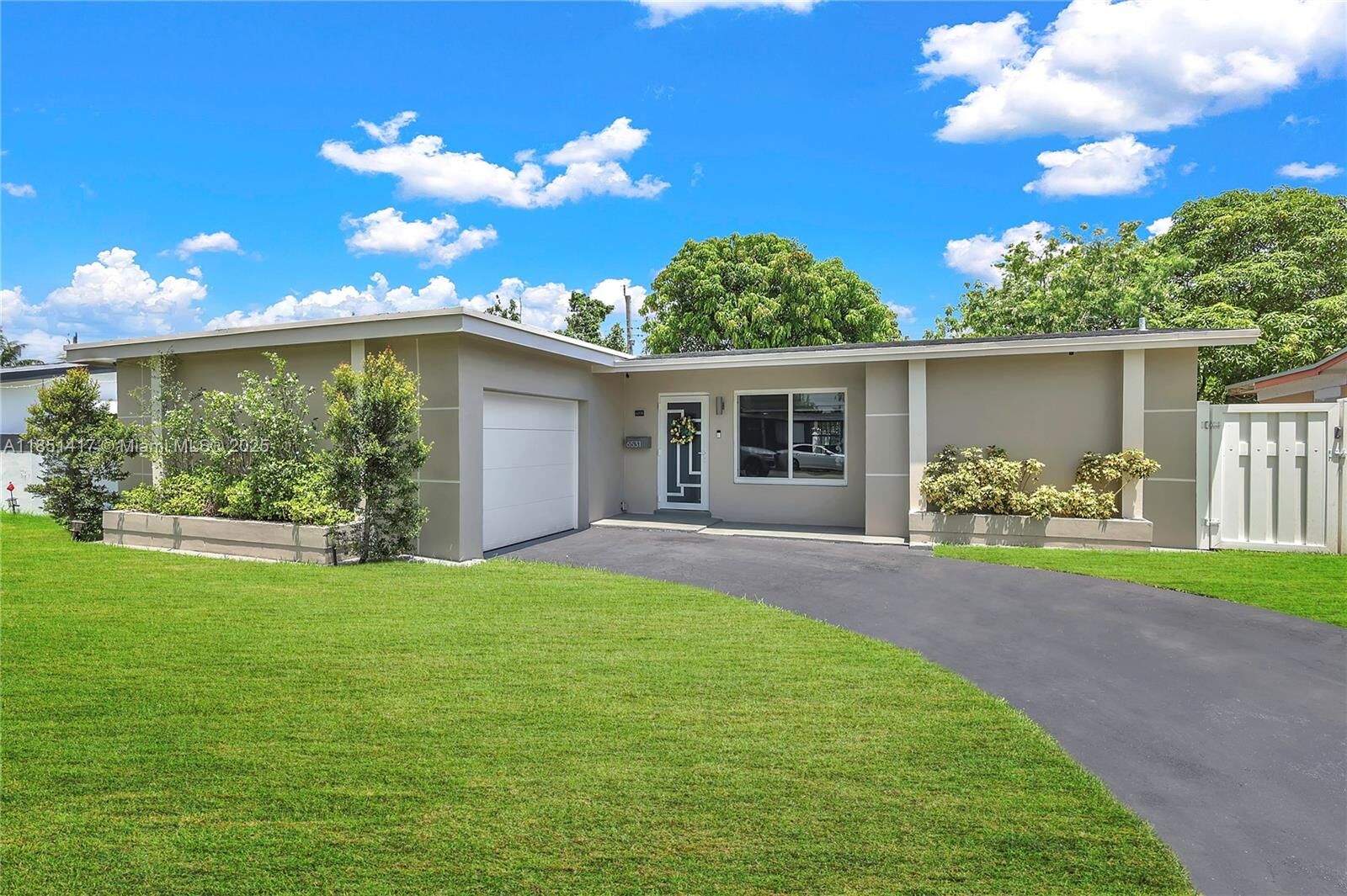 Property Photo:  6531 NW 24th Pl  FL 33313 