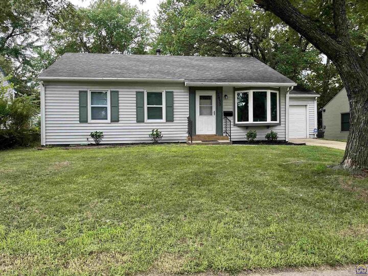 Property Photo: 2837 SW Hillcrest Rd KS 66614