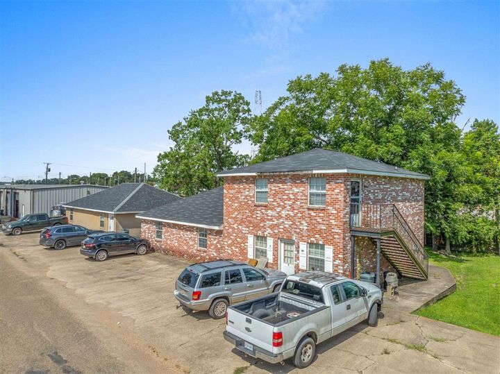 Property Photo: 305 E Railroad Street E LA 70648