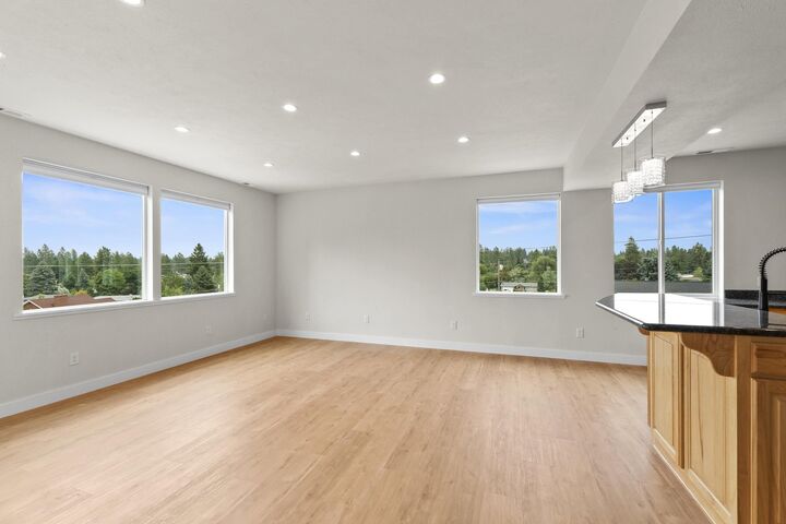 Property Photo: 8407 N Carolina Way WA 99208