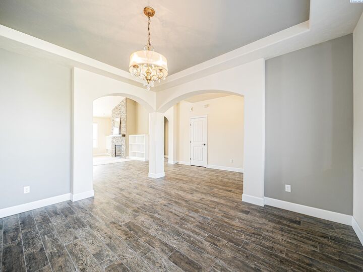 Property Photo: 3076 Pepperwood Ave WA 99353