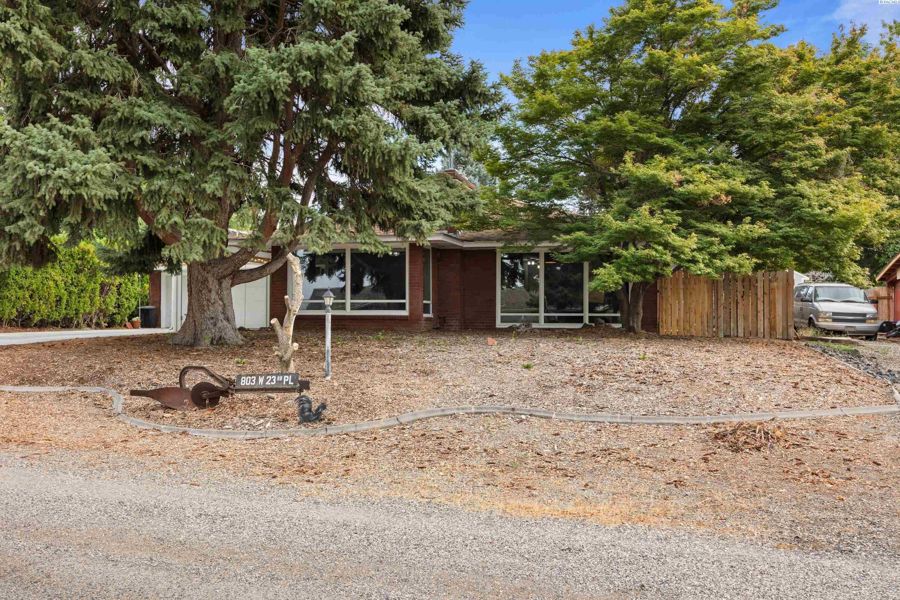 Property Photo:  803 W 23rd Pl  WA 99337 