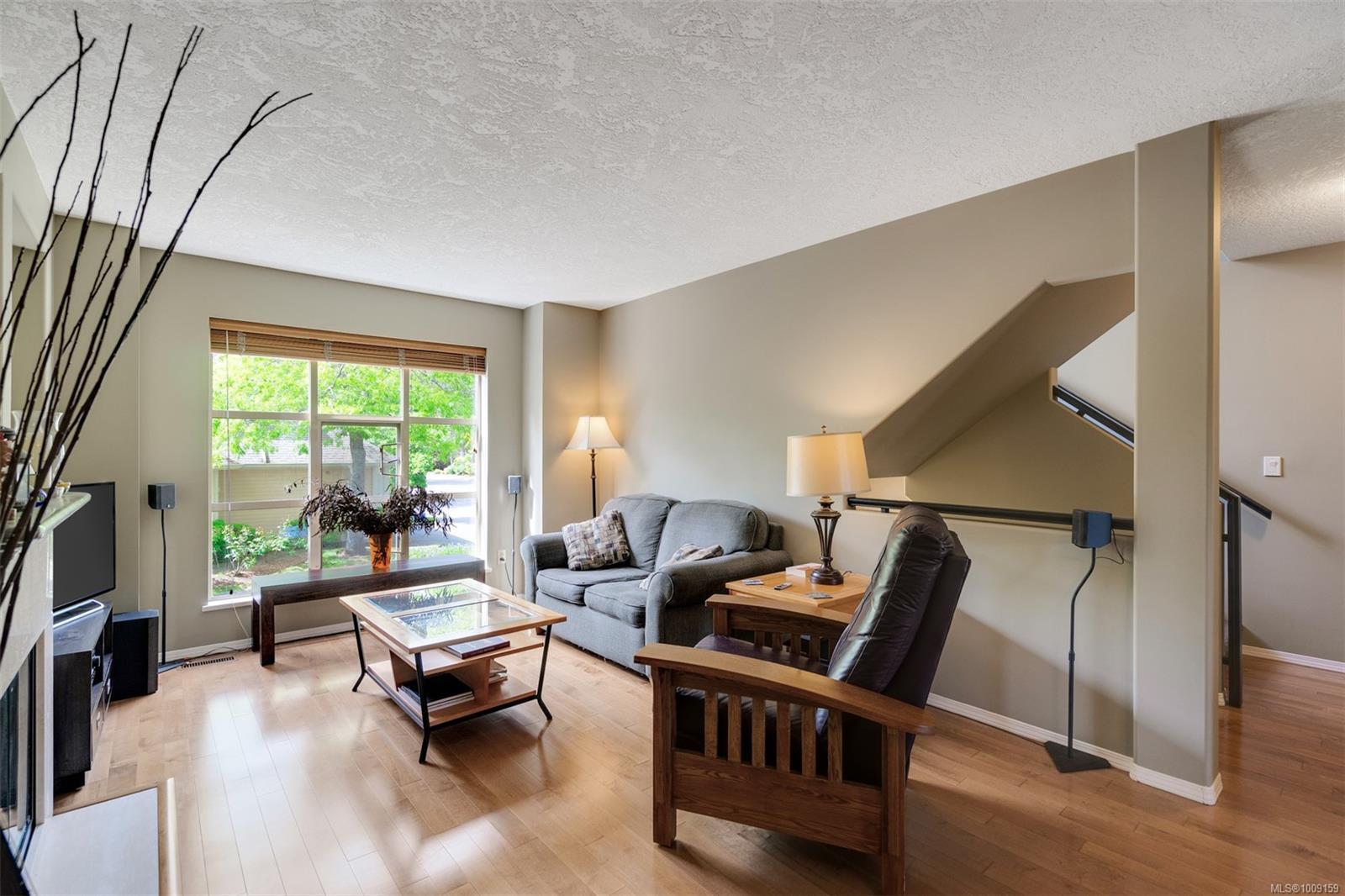 Photo de la propriété: 510 Marsett Pl 102 BC V8Z 7J1
