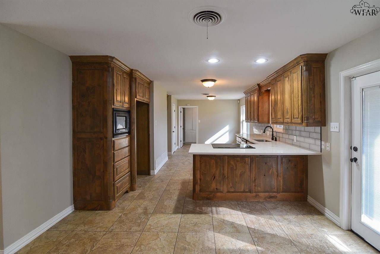 Property Photo: 3001 Barrywood Drive TX 76309