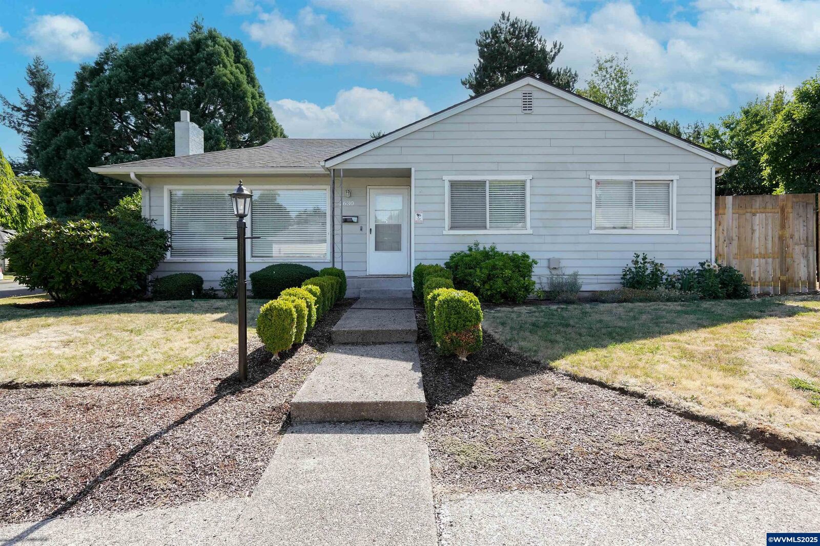 Property Photo: 2630 Mountain View Dr S OR 97302