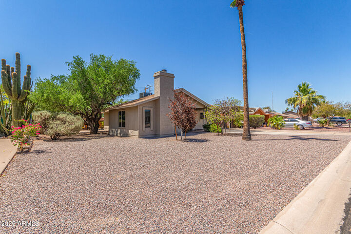 Property Photo:  927 E Granada Avenue  AZ 85119 