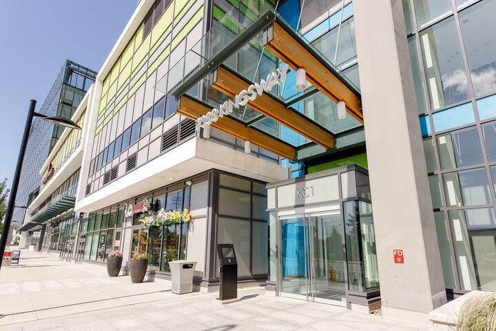 Photo de la propriété:  7388 Kingsway Street 609  BC V3N 0G9 