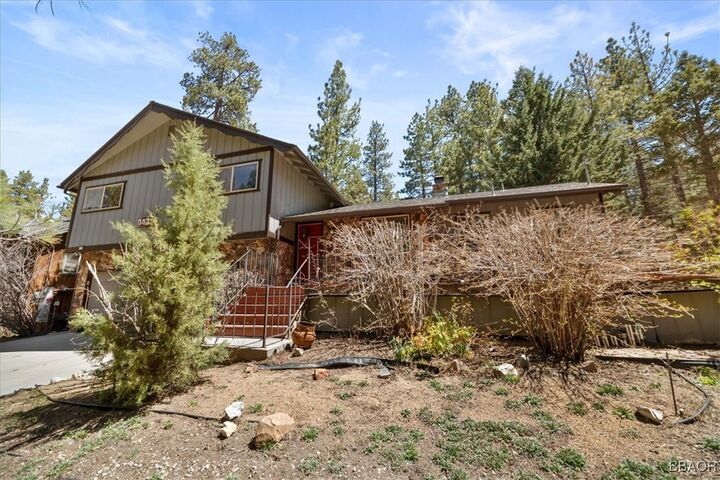 Property Photo:  383 Catalina Road  CA 92315 
