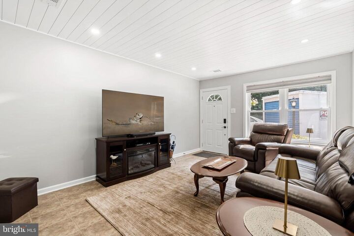 Property Photo: 82 Park Vallei Lane PA 19015