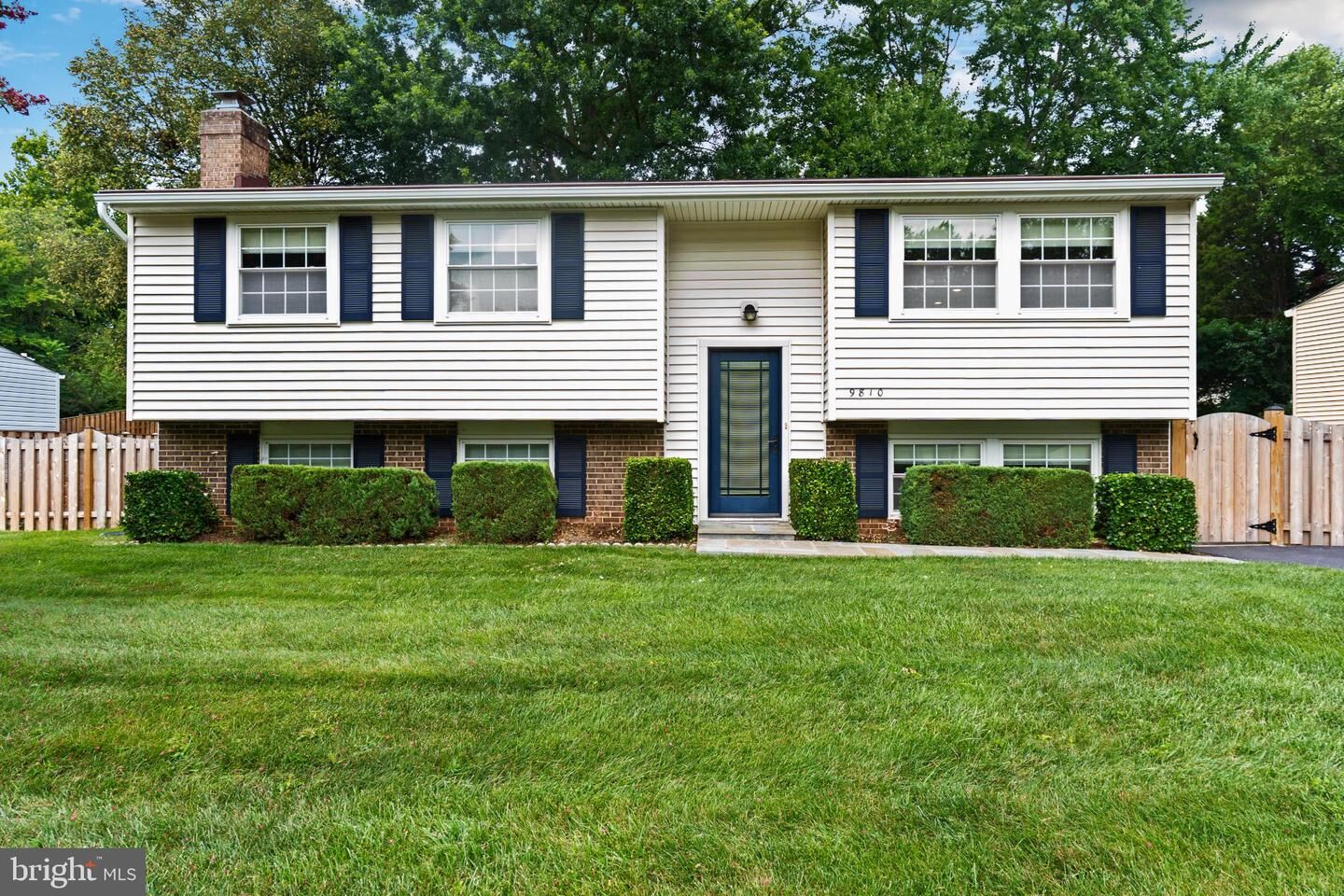 Property Photo:  9810 Brightlea Drive  VA 22181 