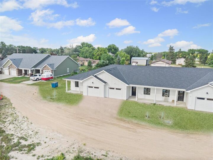 Property Photo: 5 Rue Danka Street MB R0A 1T0