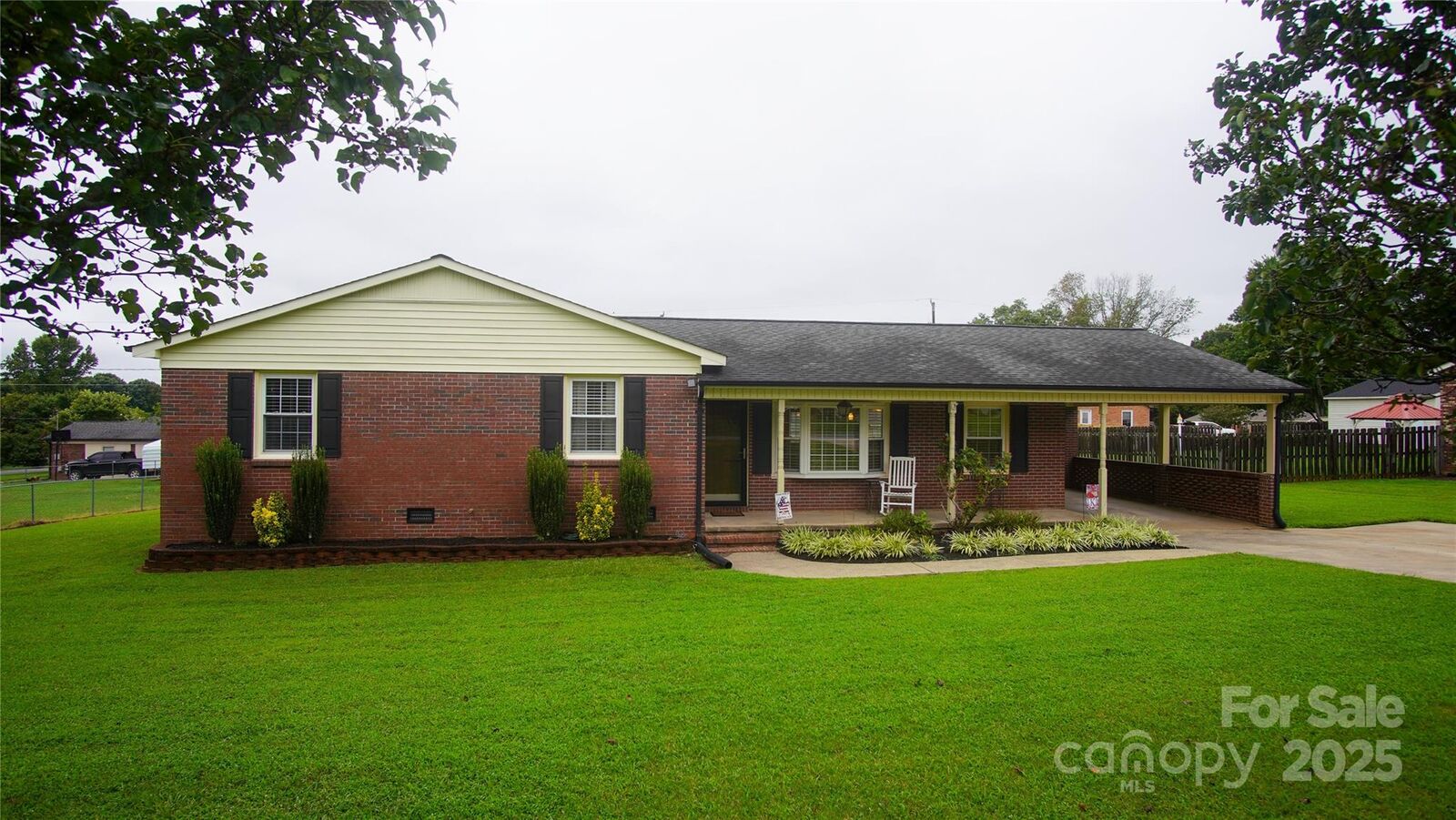 Property Photo:  112 White Plains Drive  NC 28086 