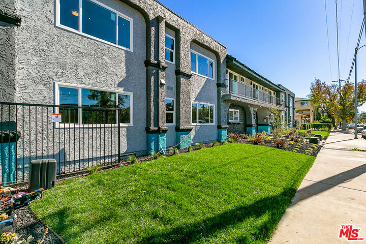 Property Photo:  6640 Woodley Ave  CA 91406 