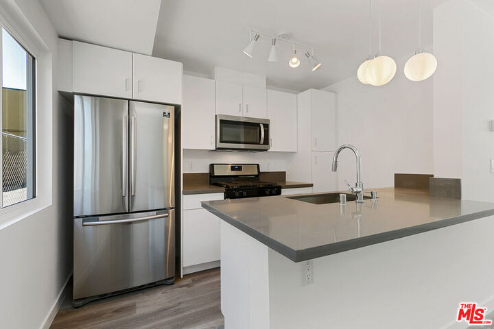 Property Photo:  6736 Woodley Ave  CA 91406 