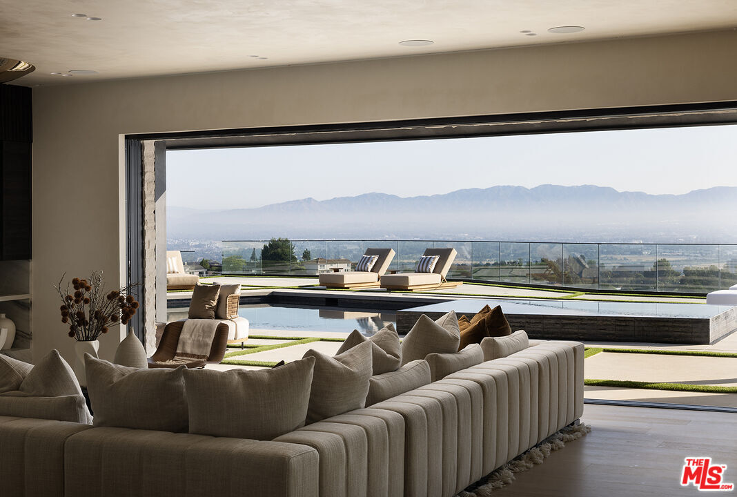 Property Photo:  16401 Mulholland Dr  CA 90049 