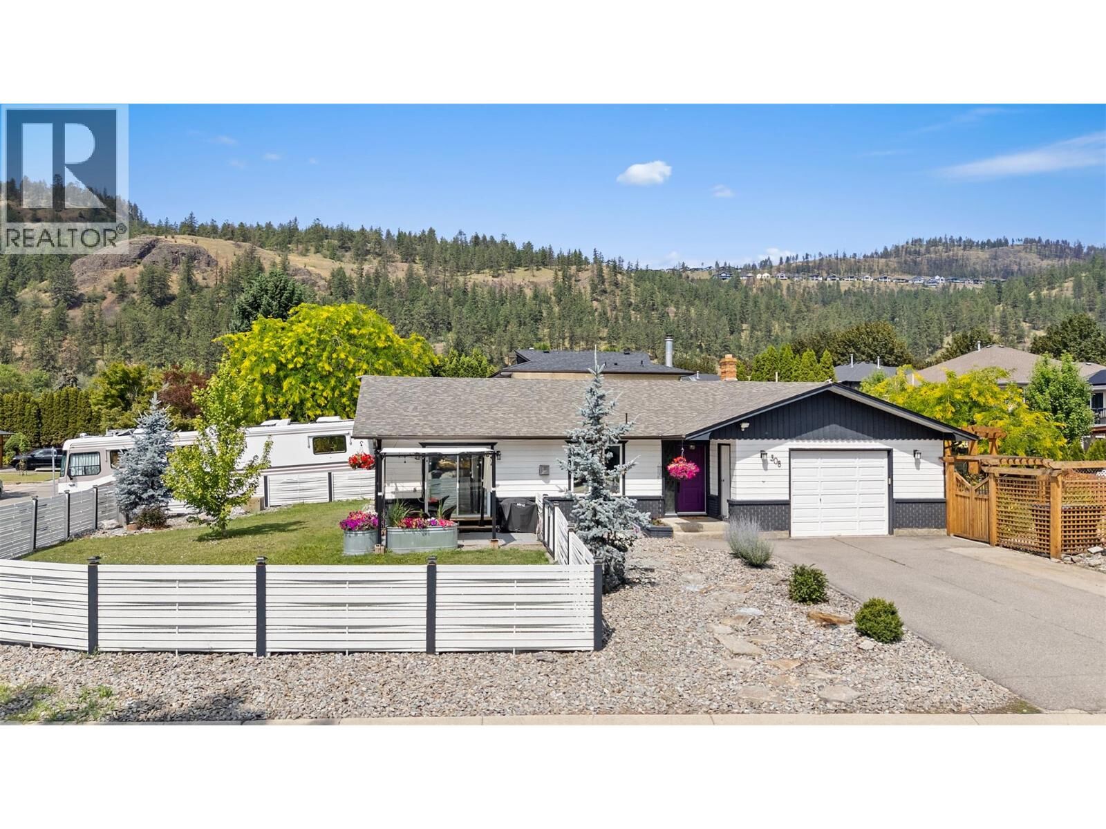 Photo de la propriété:  308 McTavish Road  BC V1V 1P2 