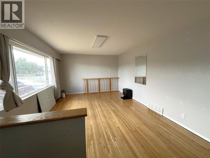 Photo de la propriété:  872 Selkirk Avenue  BC V2B 1T9 