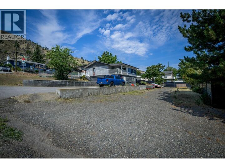 880 Woodhaven Drive  Kamloops BC V2B 6E5 photo