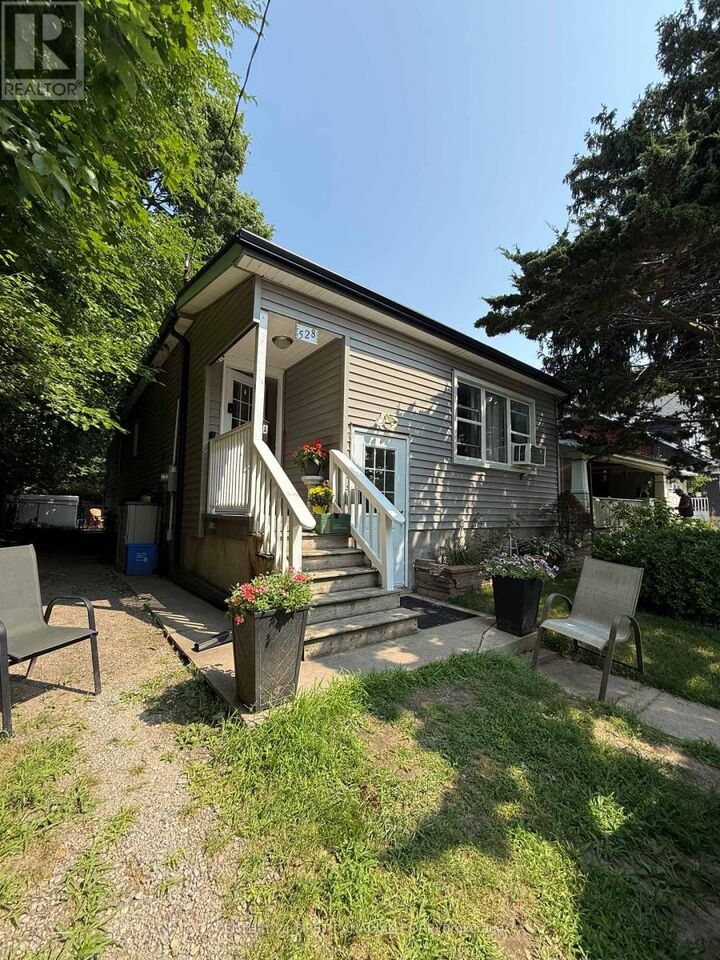 Property Photo:  528 Pall Mall Street  ON N5Y 2Z6 