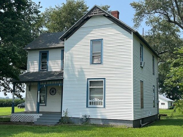 Property Photo:  7689 US-51  IL 61756 