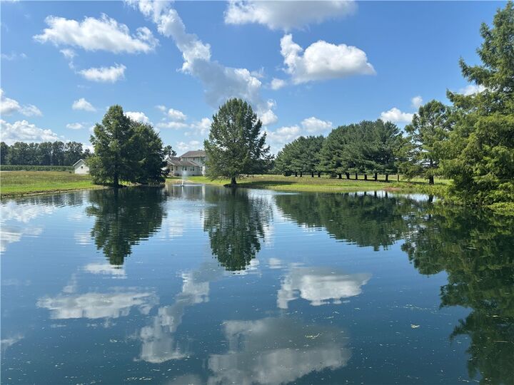 Property Photo: 5884 E 950th Avenue IL 62411