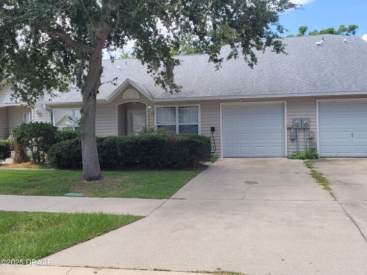 Property Photo:  1018 Grand Hickory Circle  FL 32117 