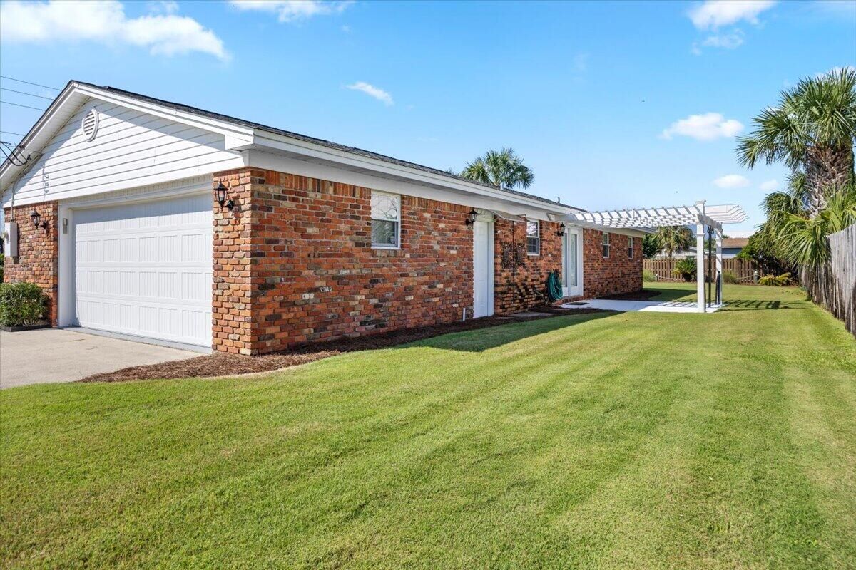 Property Photo:  547 Dorado Avenue  FL 32548 