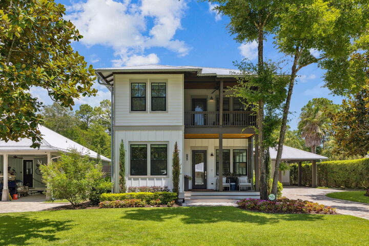 Property Photo:  568 Ricker Avenue  FL 32459 