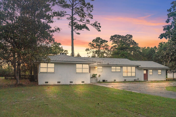 Property Photo: 359 Shoemaker Drive FL 32433
