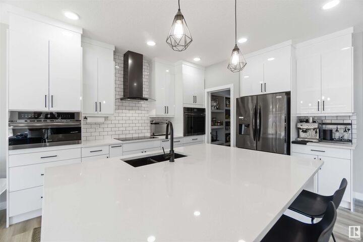 Property Photo:  1705 Enright Link Link NW  AB T6M 0Z2 