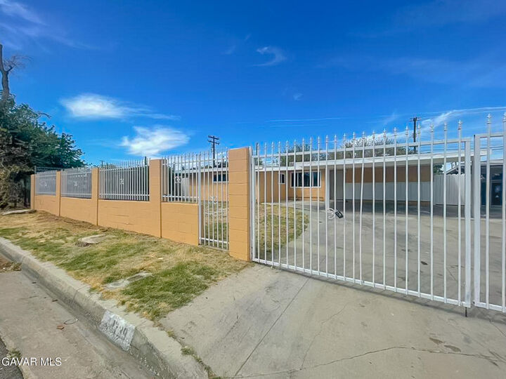 Property Photo: 44739 E 3rd Street CA 93535