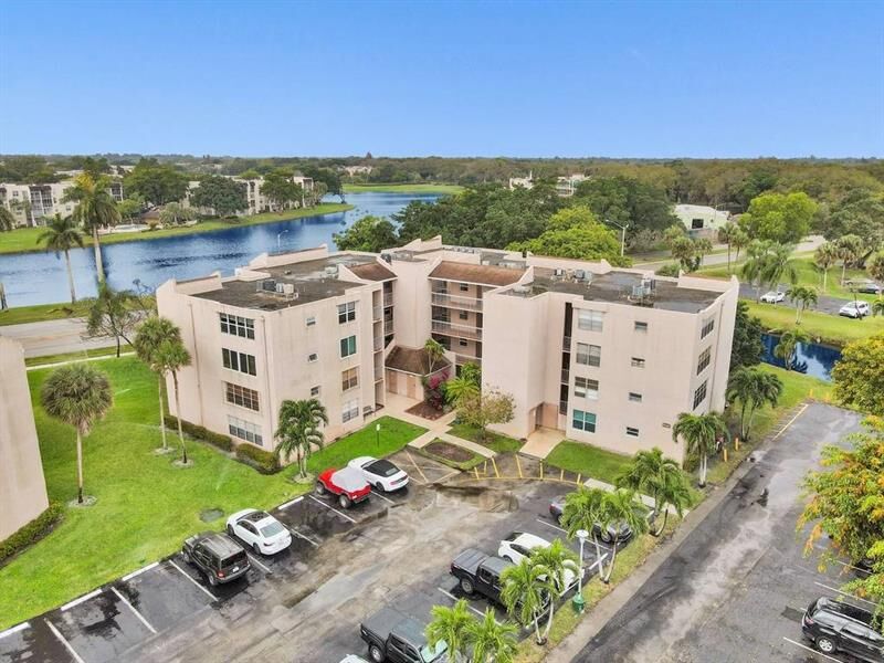 Property Photo:  9440 Tangerine Pl 103  FL 33324 