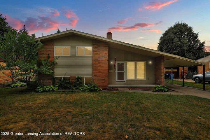 Property Photo: 2808 Lasalle Gardens MI 48912