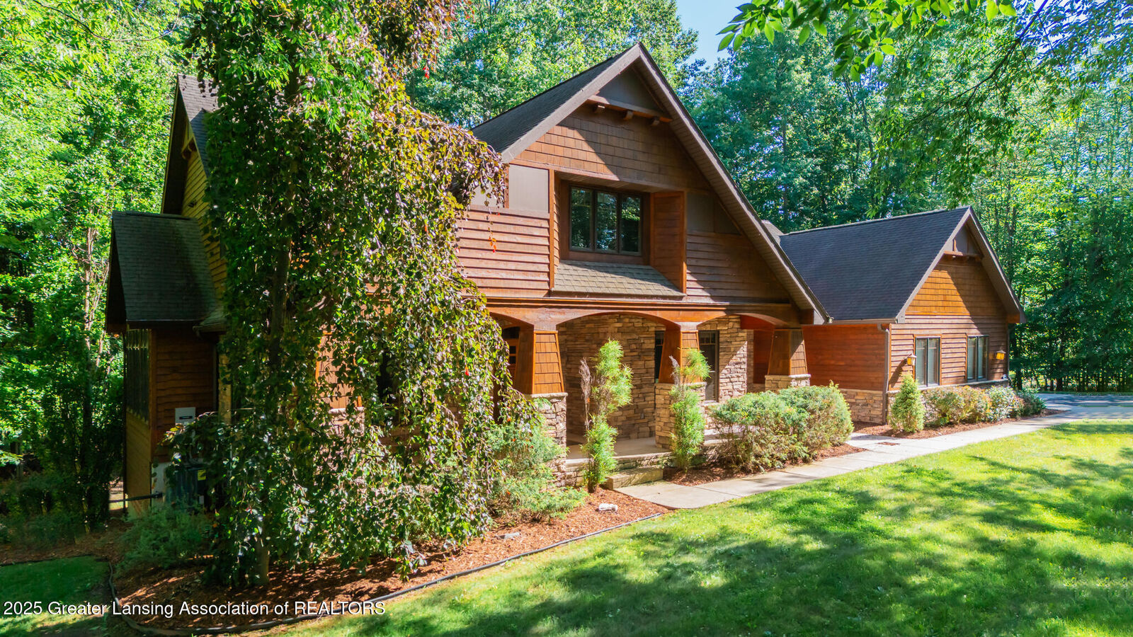 Property Photo:  1020 Cherry Valle Lane  MI 48895 