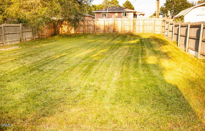 Property Photo: 1409 13th Street ND 58501