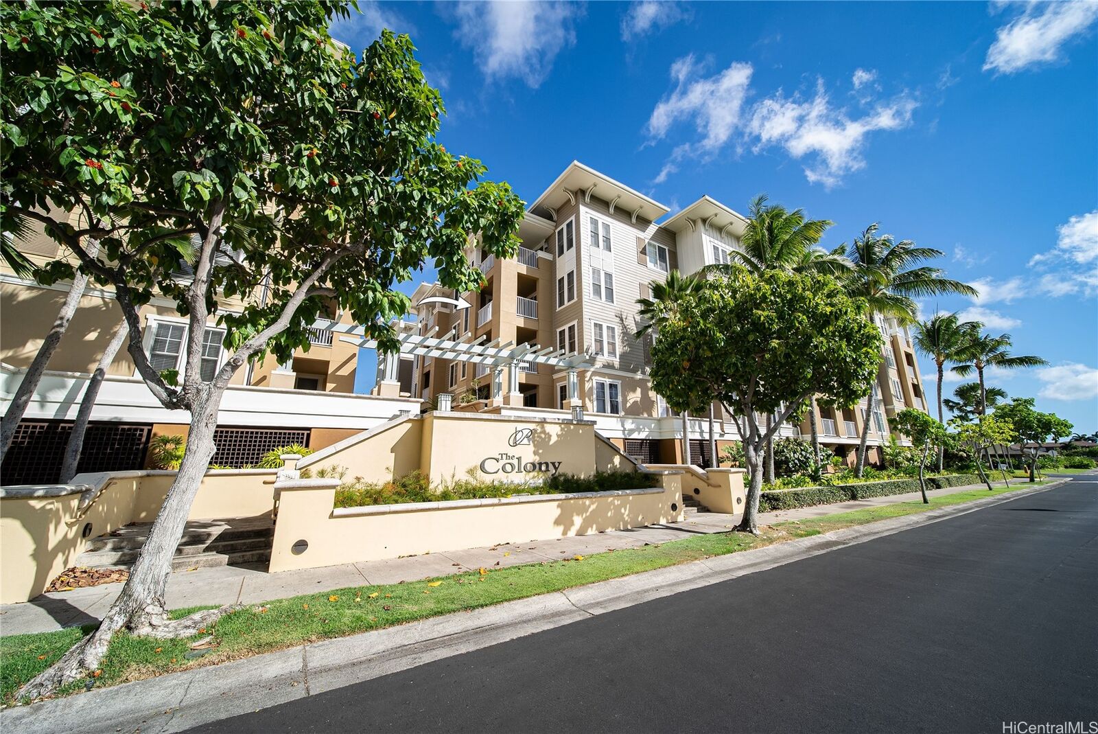 Property Photo: 520 Lunalilo Home Road 6311 HI 96825