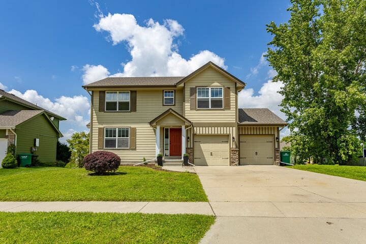 2010 SE Clover Ridge Drive  Ankeny IA 50021 photo