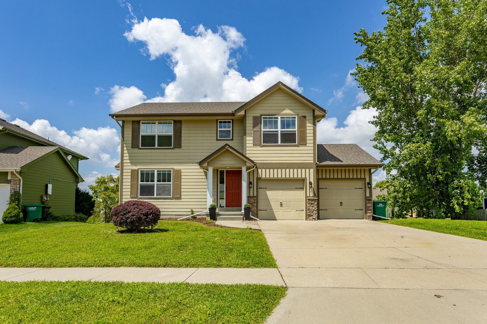 Property Photo:  2010 SE Clover Ridge Drive  IA 50021 