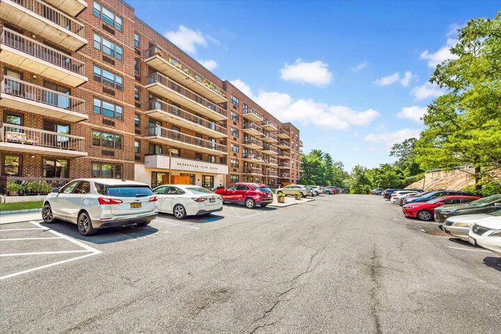 Property Photo: 1376 Midland Avenue 106 NY 10708