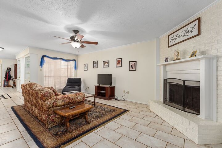 Property Photo:  1019 East Austin Street  TX 75965 