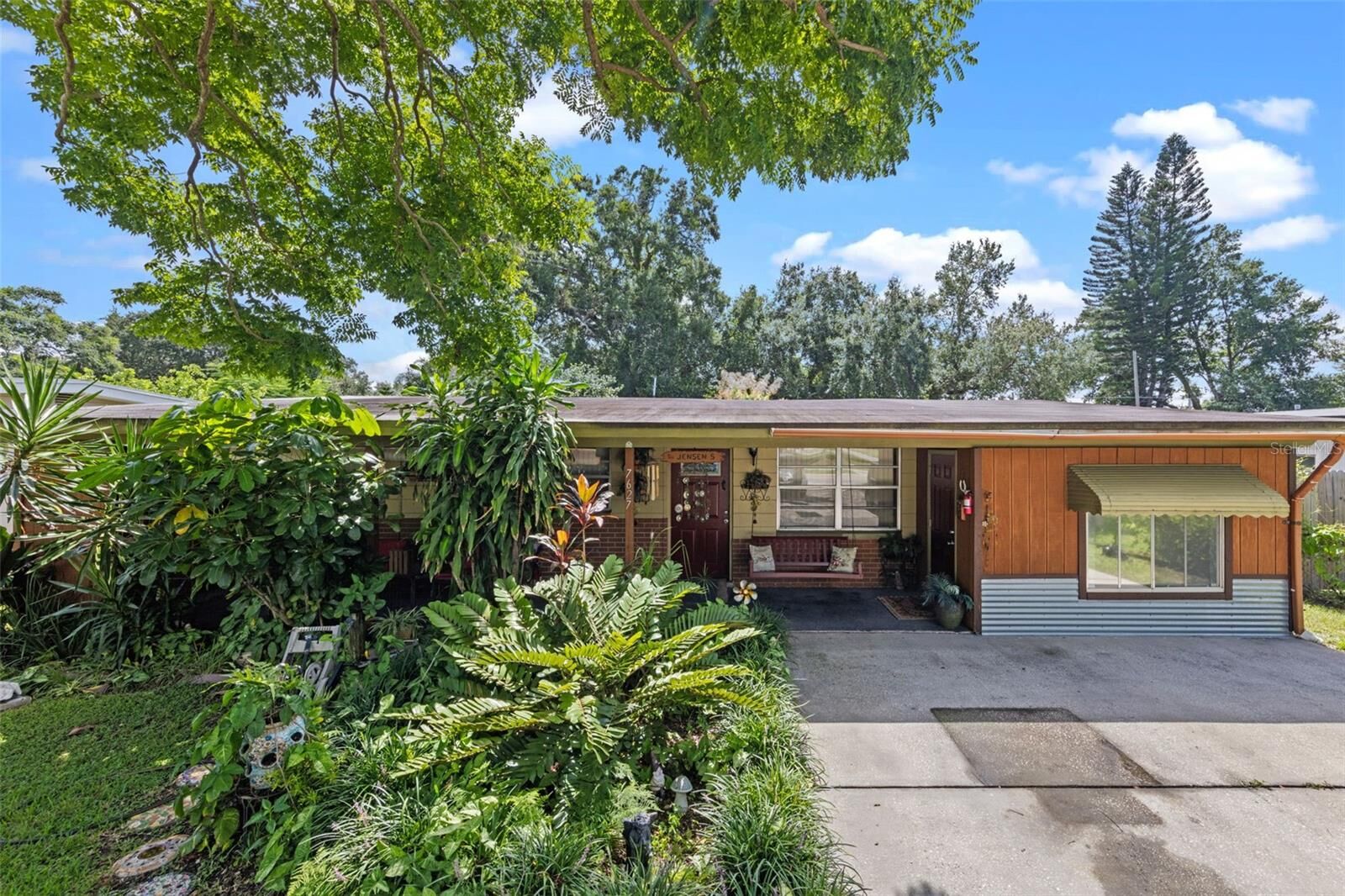 Property Photo:  7627 Daetwyler Drive  FL 32812 