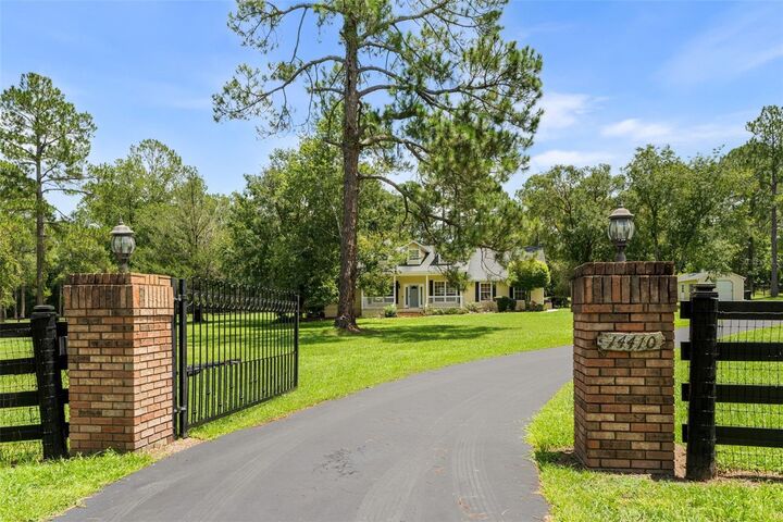 Property Photo:  14410 NW 83 Lane  FL 32615 