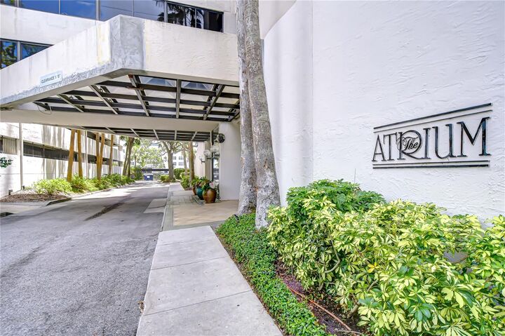 Property Photo:  2413 Bayshore Boulevard 1903  FL 33629 