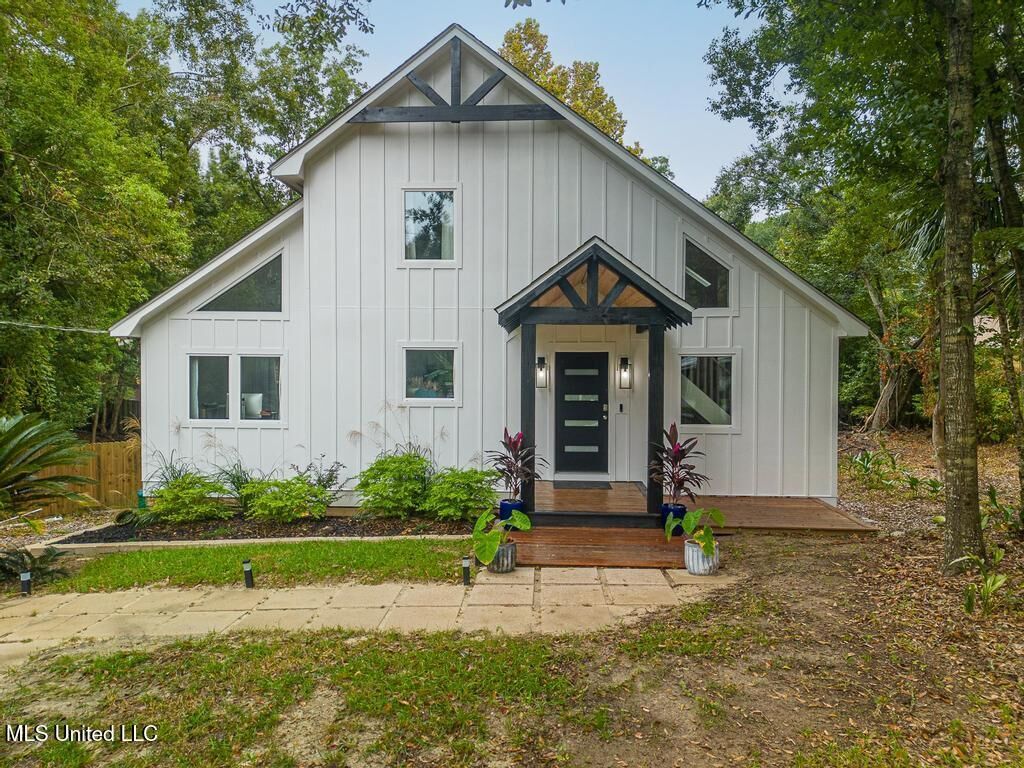 Property Photo:  504 Forest Hill Drive  MS 39564 