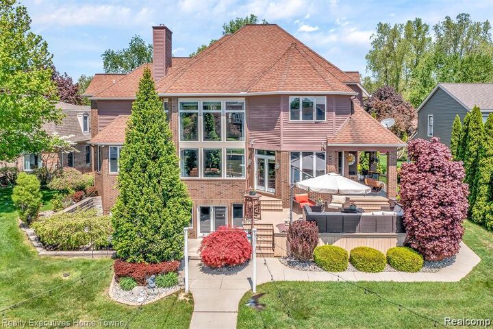 Property Photo:  2916 Woodstock Circle  MI 48060 2678 