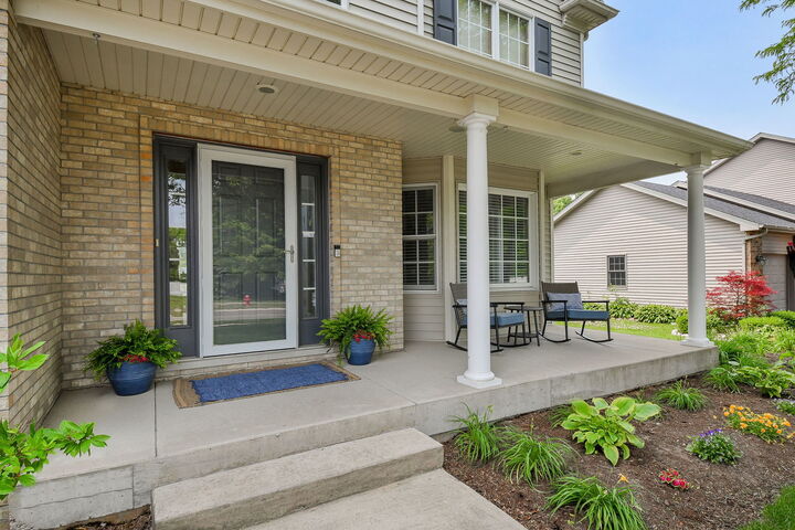 Property Photo:  708 Clover Court  IL 60560 