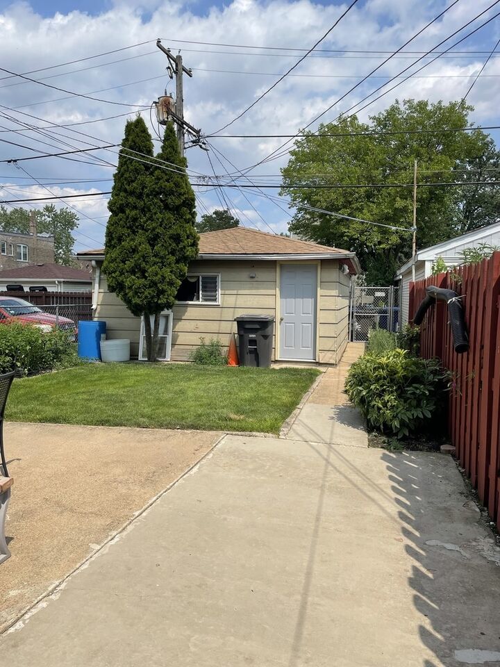 Property Photo: 1417 S 51st Avenue IL 60804