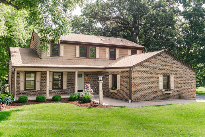 40W630 Winchester Way  St. Charles IL 60175 photo