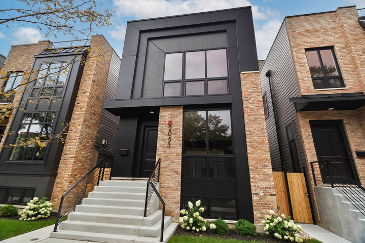 2053 W Race Avenue  Chicago IL 60612 photo