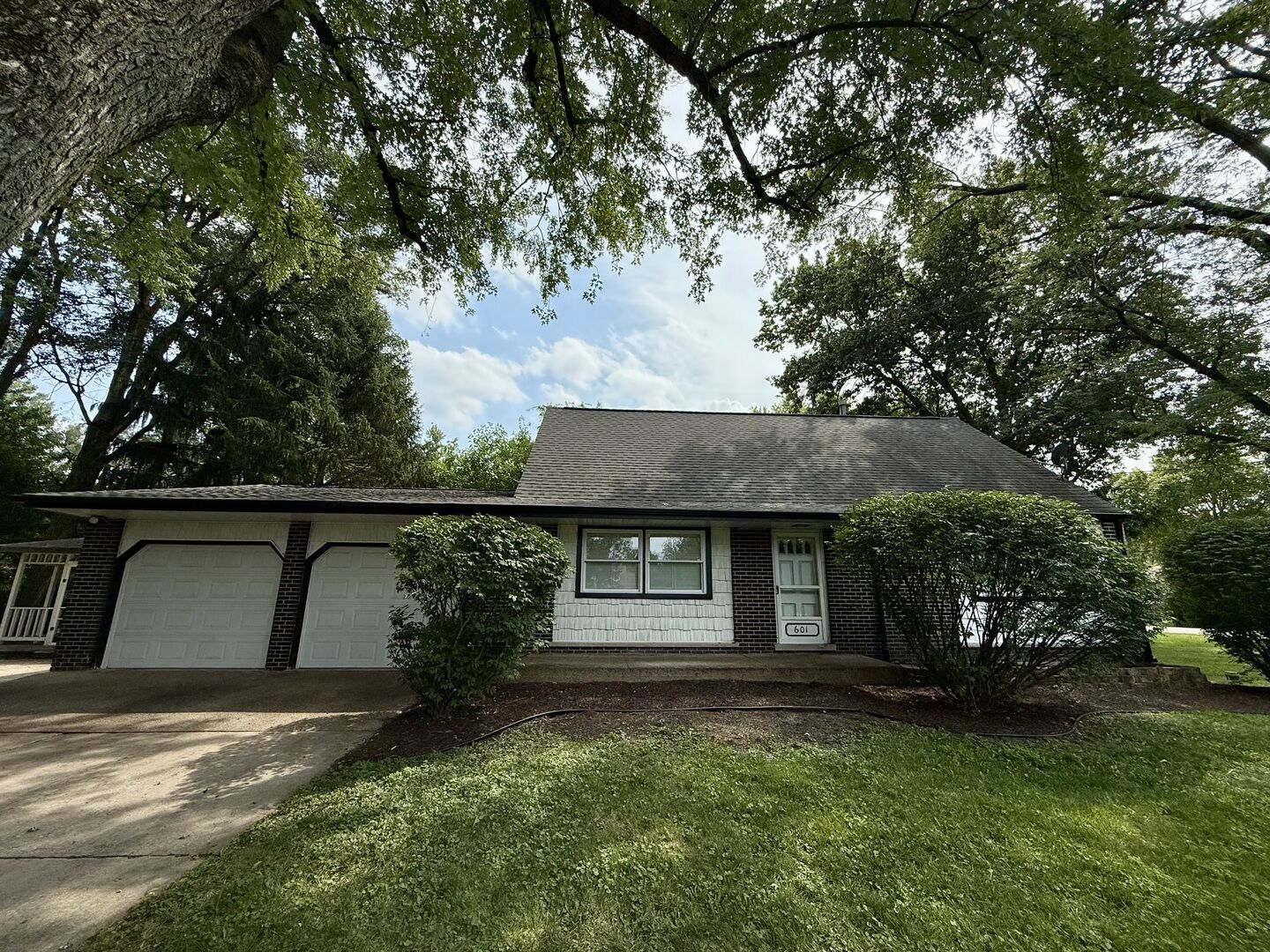 Property Photo:  29W601 Prairie Avenue  IL 60555 